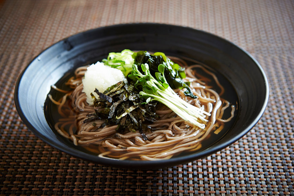 Bouillon parfumé aux algues et nouilles soba