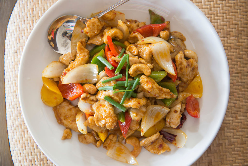 Poulet aux noix de cajou, oignon vert et chilis