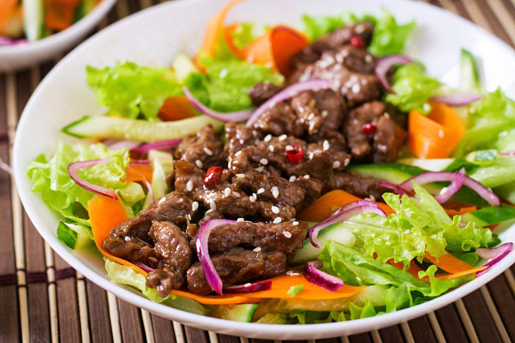 Salade de boeuf grillé à la citronnelle et coriandre (Dalgalbi)