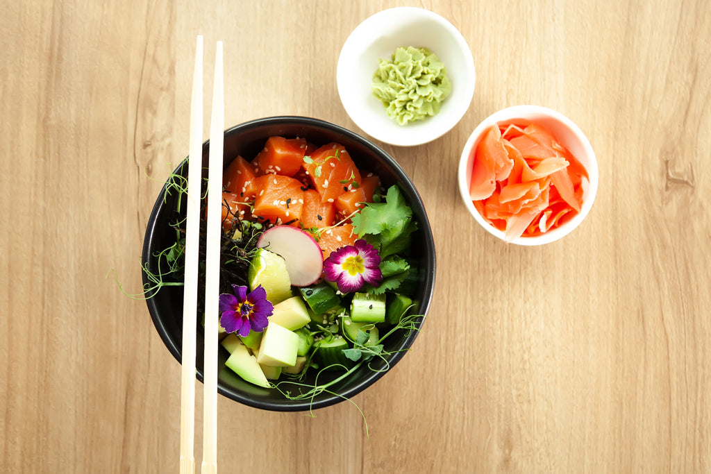 Salade de saumon et d'avocat à la sauce wasabi